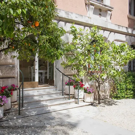 Domus Giulio 4*